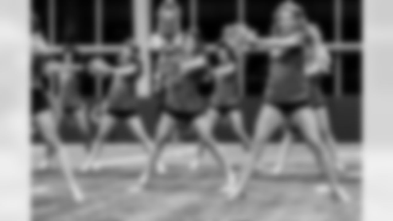 TAMPA, FL - November 06, 2025 - Tampa Bay Buccaneers Cheerleaders during Field Rehearsal at AdventHealth Training Center. Photo By Tori Richman/Tampa Bay Buccaneers