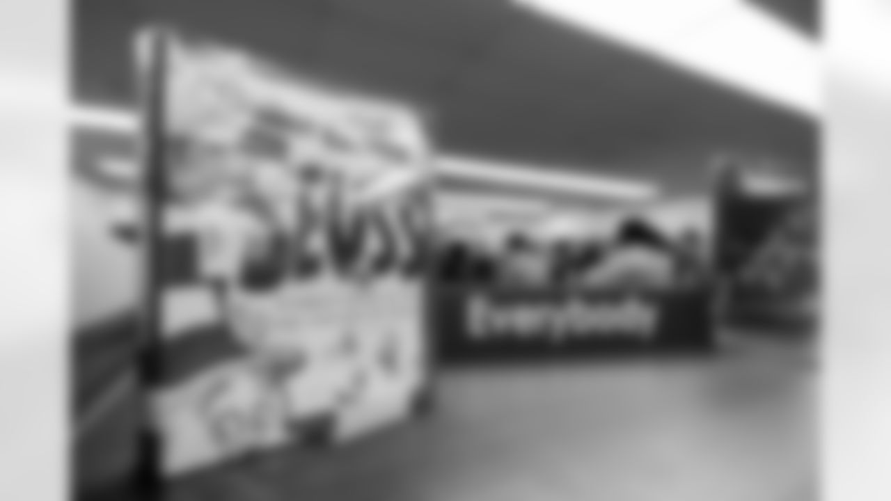 TAMPA, FL - March 03, 2026 - The Tampa Bay Buccaneers and Dr. Seuss Enterprises celebrate National Reading Month at Potter Elementary School. Photo By Doug DeFelice/Tampa Bay Buccaneers