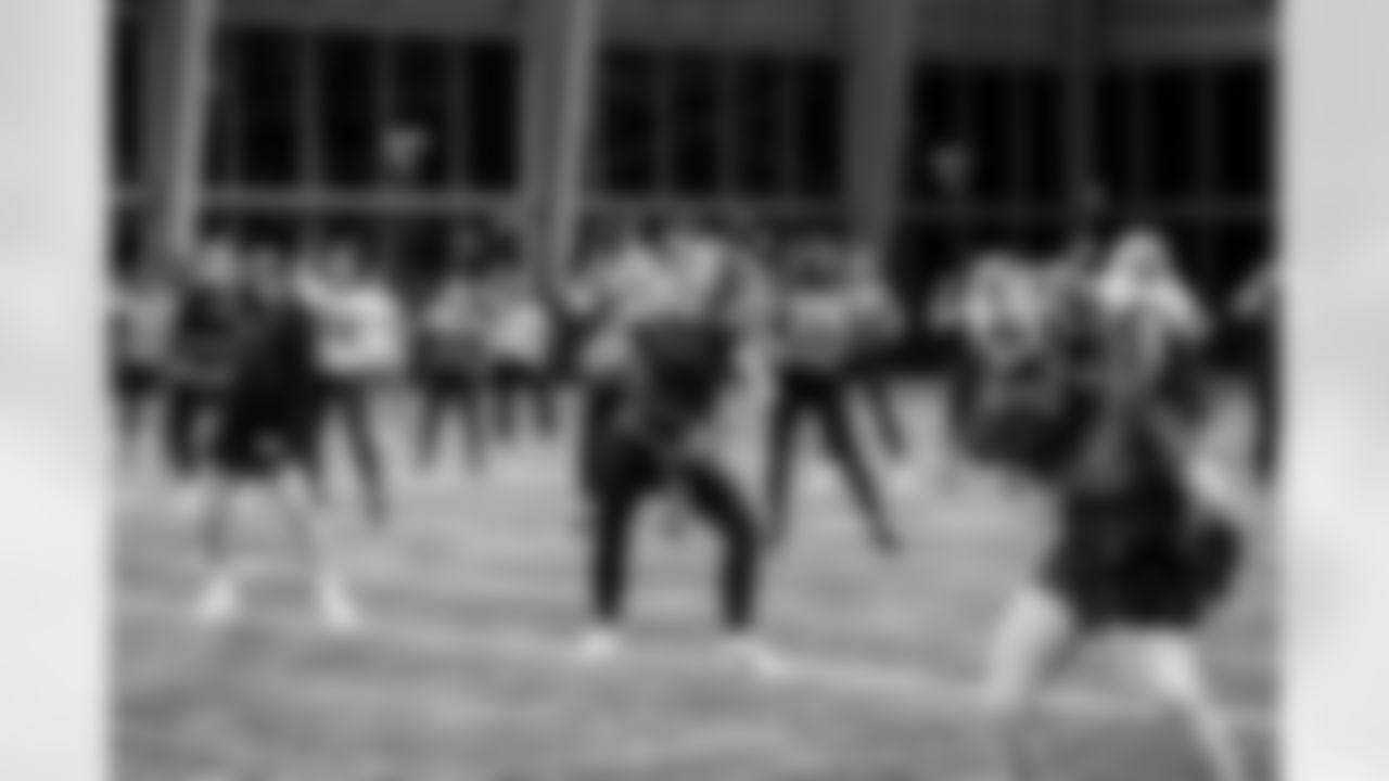 TAMPA, FL - November 19, 2025 - Tampa Bay Buccaneers Cheerleaders and Alumni during Field Rehearsal at AdventHealth Training Center. Photo By Tori Richman/Tampa Bay Buccaneers