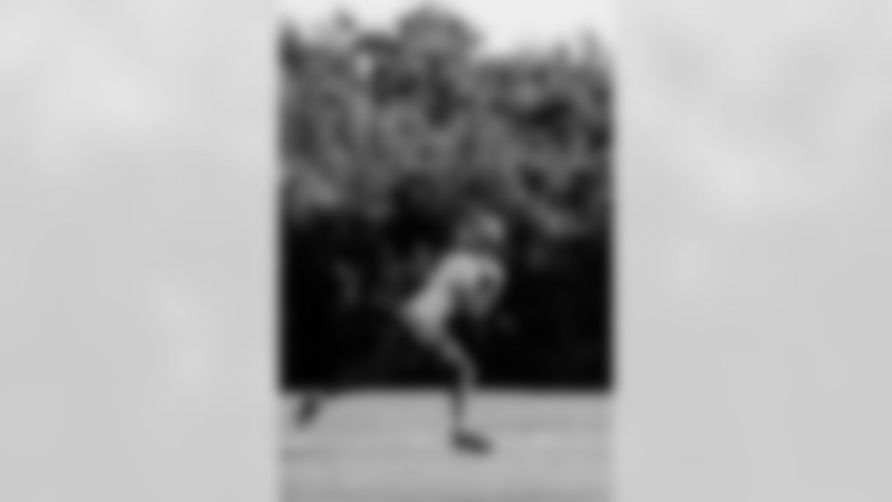 TAMPA, FL - December 17, 2025 - Week 16 practice at AdventHealth Training Center. Photo By Tori Richman/Tampa Bay Buccaneers