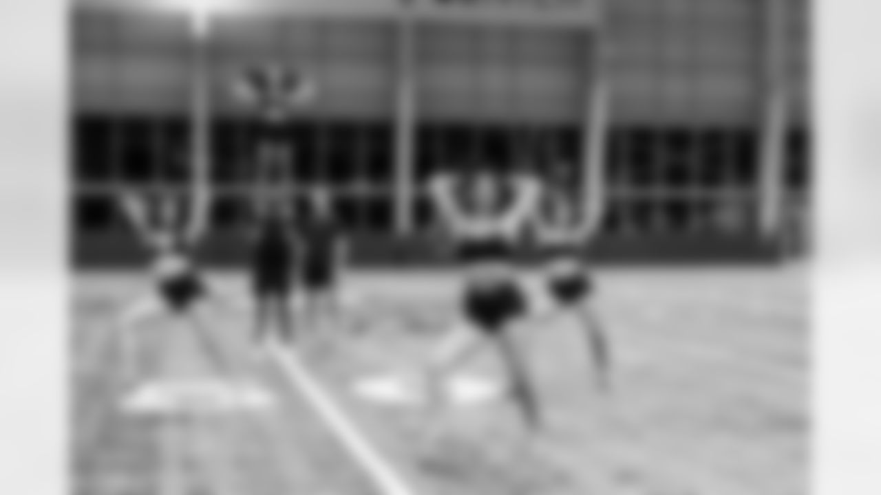 TAMPA, FL - November 20, 2025 - Tampa Bay Buccaneers Cheerleaders during Field Rehearsal at AdventHealth Training Center. Photo By Tori Richman/Tampa Bay Buccaneers