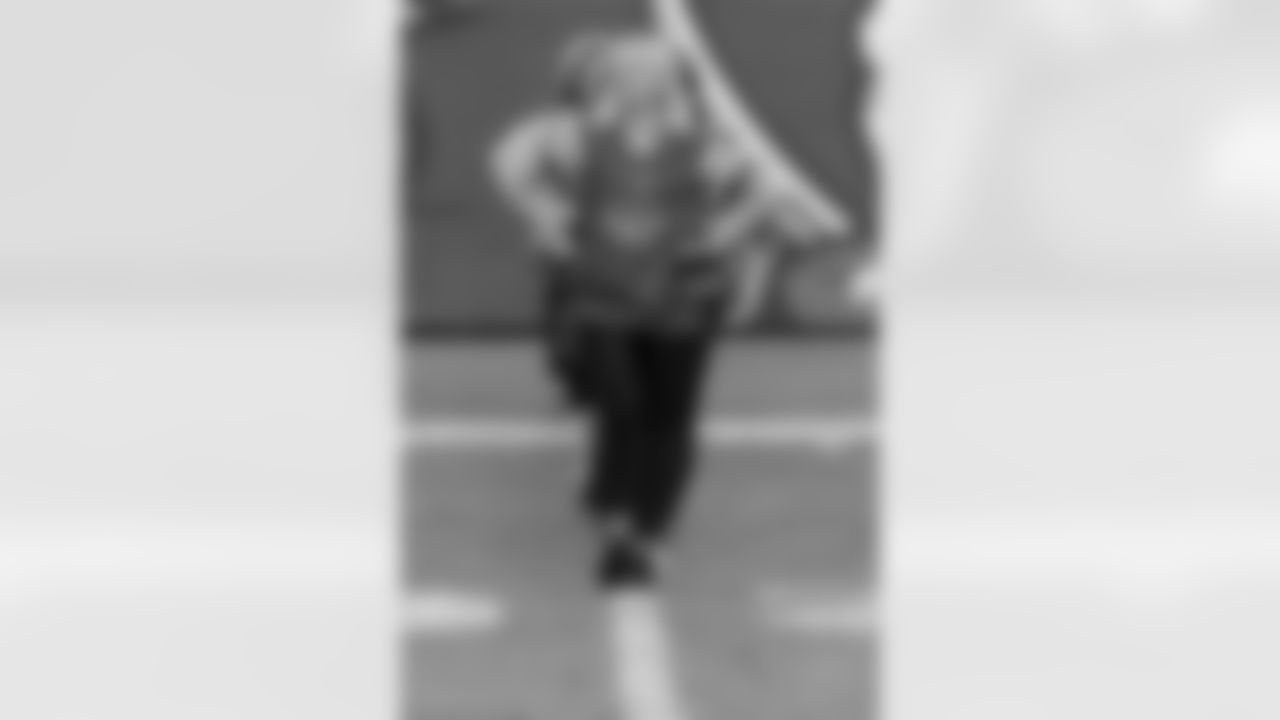 TAMPA, FL - December 07, 2025 - The Tampa Bay Buccaneers and New Orleans Saints during a regular season game at Raymond James Stadium. The Bucs lost the game, 24-20. Photo By Doug DeFelice/Tampa Bay Buccaneers