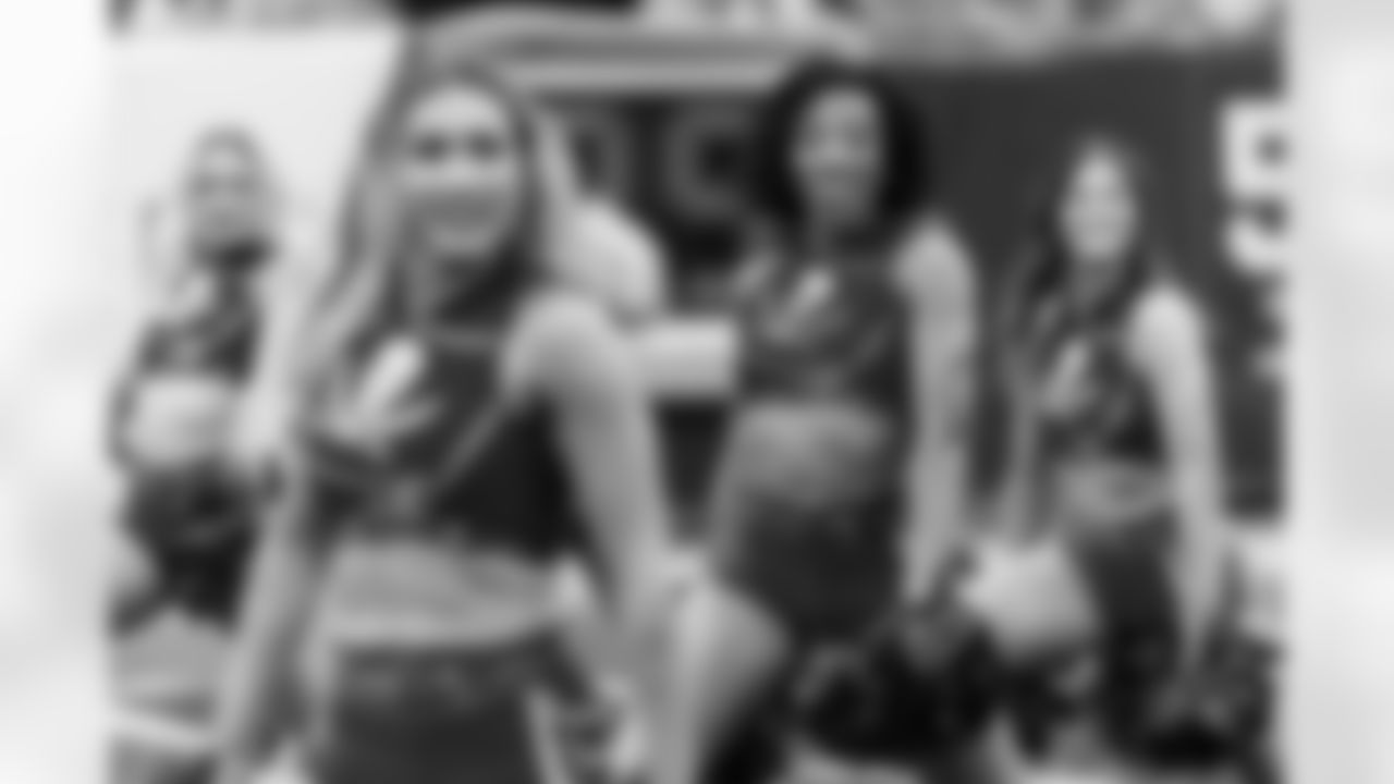 TAMPA, FL - December 07, 2025 - The Tampa Bay Buccaneers and New Orleans Saints during a regular season game at Raymond James Stadium. The Bucs lost the game, 24-20. Photo By Tori Richman/Tampa Bay Buccaneers