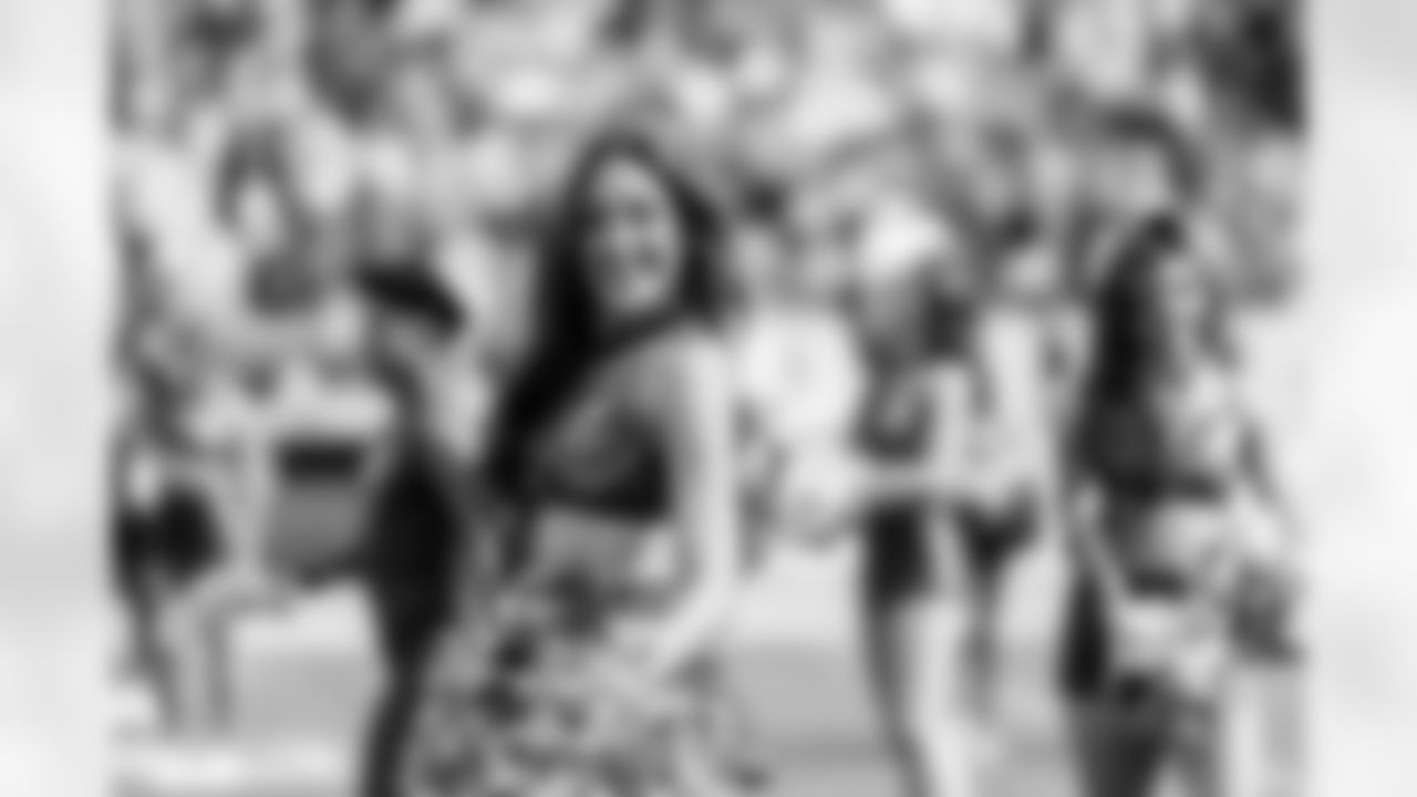 TAMPA, FL - November 09, 2025 - Tampa Bay Buccaneers Cheerleaders before the game between the New England Patriots and Tampa Bay Buccaneers. The Bucs lost the game, 28-23. Photo By Tori Richman/Tampa Bay Buccaneers