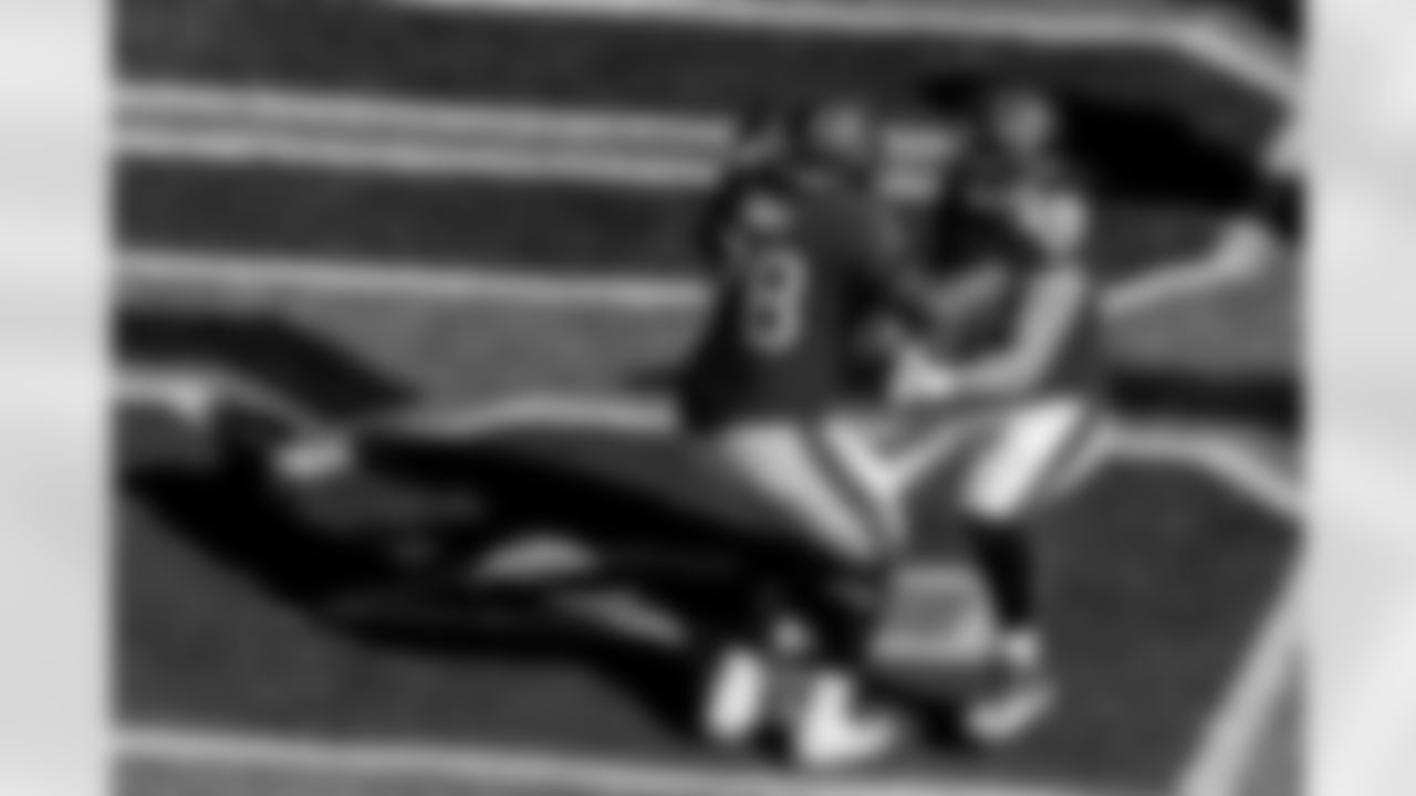 TAMPA, FL - November 30, 2025 - Tackle Tristan Wirfs #78 and Center Graham Barton #62 of the Tampa Bay Buccaneers celebrate a touchdown during the game between the Arizona Cardinals and Tampa Bay Buccaneers. The Bucs won the game, 20-17. Photo By Mike Carlson/Tampa Bay Buccaneers