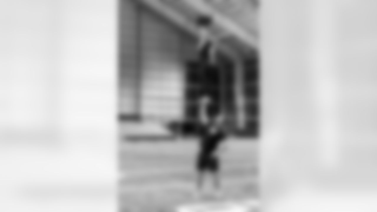 TAMPA, FL - November 20, 2025 - Tampa Bay Buccaneers Cheerleaders during Field Rehearsal at AdventHealth Training Center. Photo By Tori Richman/Tampa Bay Buccaneers