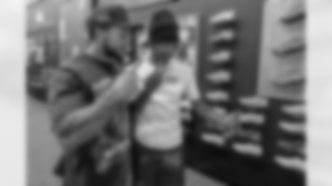 TAMPA, FL - December 16, 2025 - Antoine Winfield Jr. Holiday Shopping Spree at Dick's House of Sport International Plaza. Photo By Mike Carlson/Tampa Bay Buccaneers