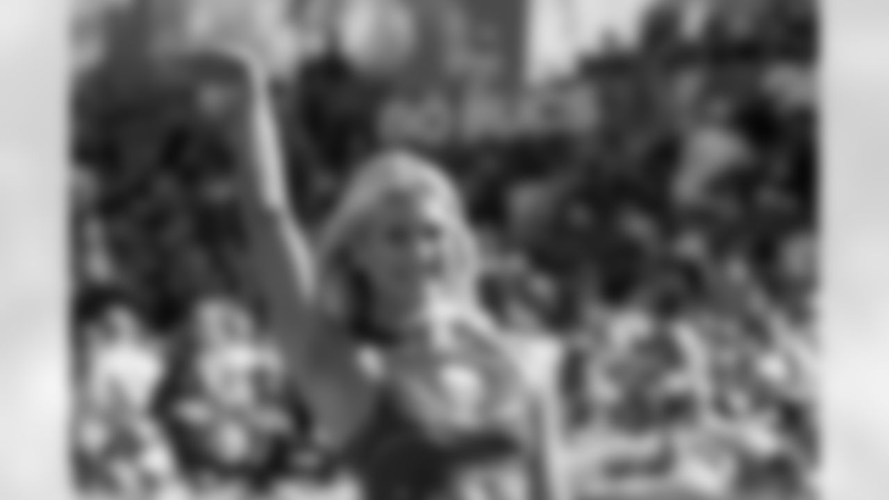 TAMPA, FL - November 30, 2025 - Tampa Bay Buccaneers Cheerleaders during the game between the Arizona Cardinals and Tampa Bay Buccaneers. The Bucs won the game, 20-17. Photo By Doug DeFelice/Tampa Bay Buccaneers