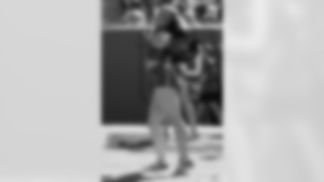 TAMPA, FL - November 30, 2025 - Tampa Bay Buccaneers Cheerleaders during the game between the Arizona Cardinals and Tampa Bay Buccaneers. The Bucs won the game, 20-17. Photo By Doug DeFelice/Tampa Bay Buccaneers