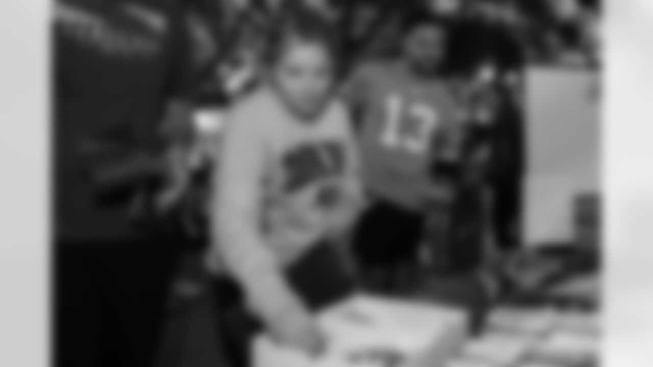 ST. PETERSBURG, FL - November 13, 2025 - "Bucs Run" Raise The Flags event with Pinellas Run Club at Park & Rec in St. Petersburg. Photo By Doug DeFelice/Tampa Bay Buccaneers