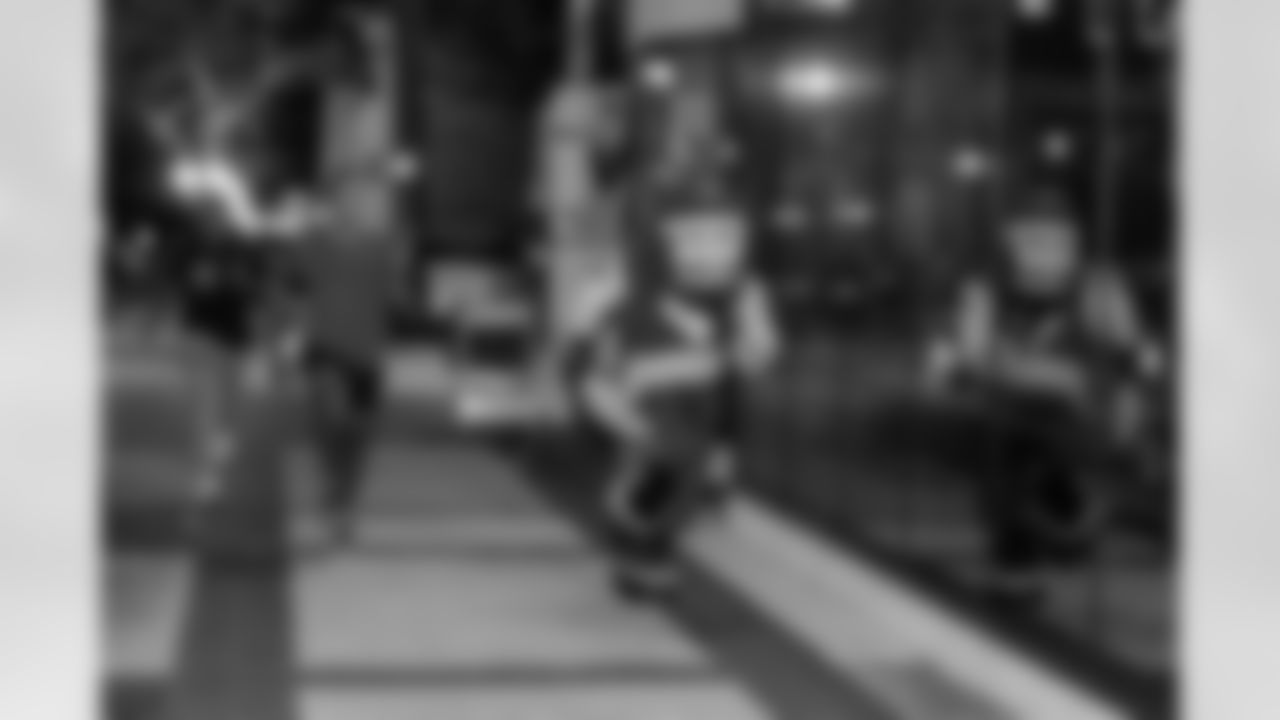 ST. PETERSBURG, FL - November 13, 2025 - Captain Fear during "Bucs Run" Raise The Flags event with Pinellas Run Club at Park & Rec in St. Petersburg. Photo By Doug DeFelice/Tampa Bay Buccaneers