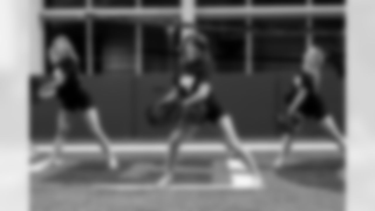 TAMPA, FL - December 04, 2025 - Tampa Bay Buccaneers Cheerleaders field rehearsal at AdventHealth Training Center. Photo By Tori Richman/Tampa Bay Buccaneers