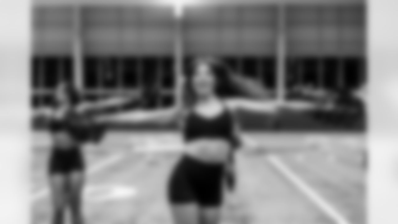 TAMPA, FL - November 20, 2025 - Tampa Bay Buccaneers Cheerleaders during Field Rehearsal at AdventHealth Training Center. Photo By Tori Richman/Tampa Bay Buccaneers