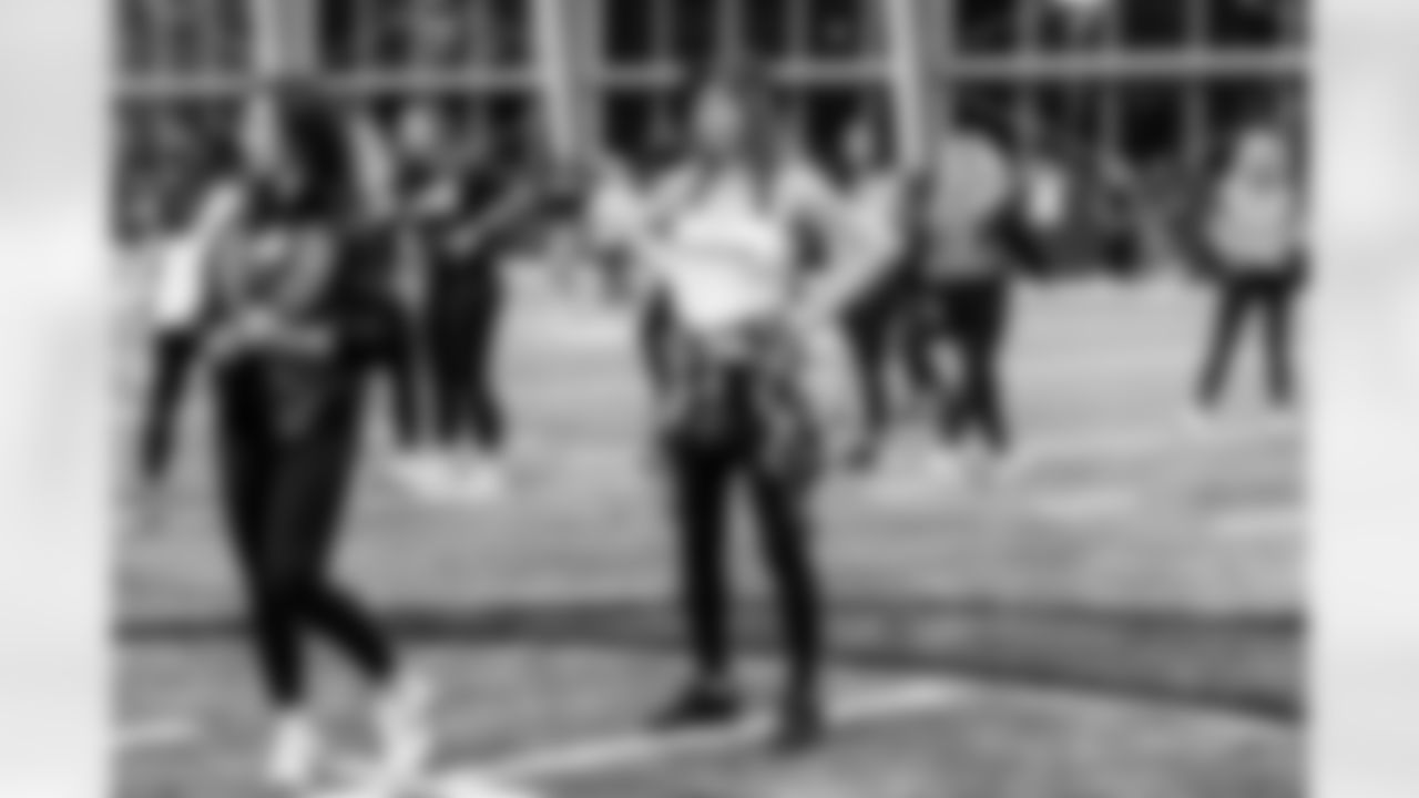 TAMPA, FL - November 19, 2025 - Tampa Bay Buccaneers Cheerleaders and Alumni during Field Rehearsal at AdventHealth Training Center. Photo By Tori Richman/Tampa Bay Buccaneers