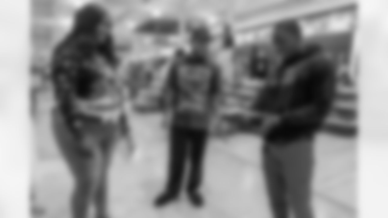 TAMPA, FL - December 16, 2025 - Antoine Winfield Jr. Holiday Shopping Spree at Dick's House of Sport International Plaza. Photo By Mike Carlson/Tampa Bay Buccaneers