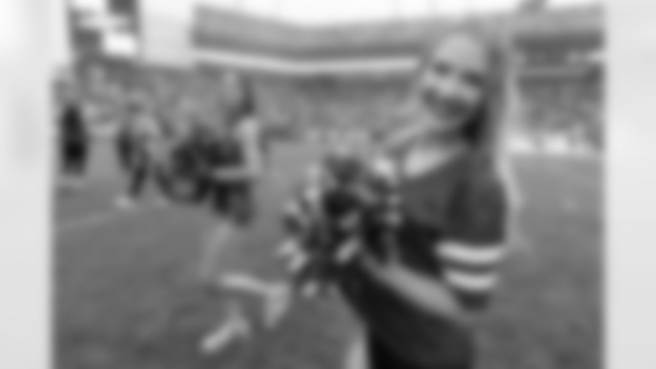 TAMPA, FL - December 07, 2025 - The Tampa Bay Buccaneers and New Orleans Saints during a regular season game at Raymond James Stadium. The Bucs lost the game, 24-20. Photo By Doug DeFelice/Tampa Bay Buccaneers