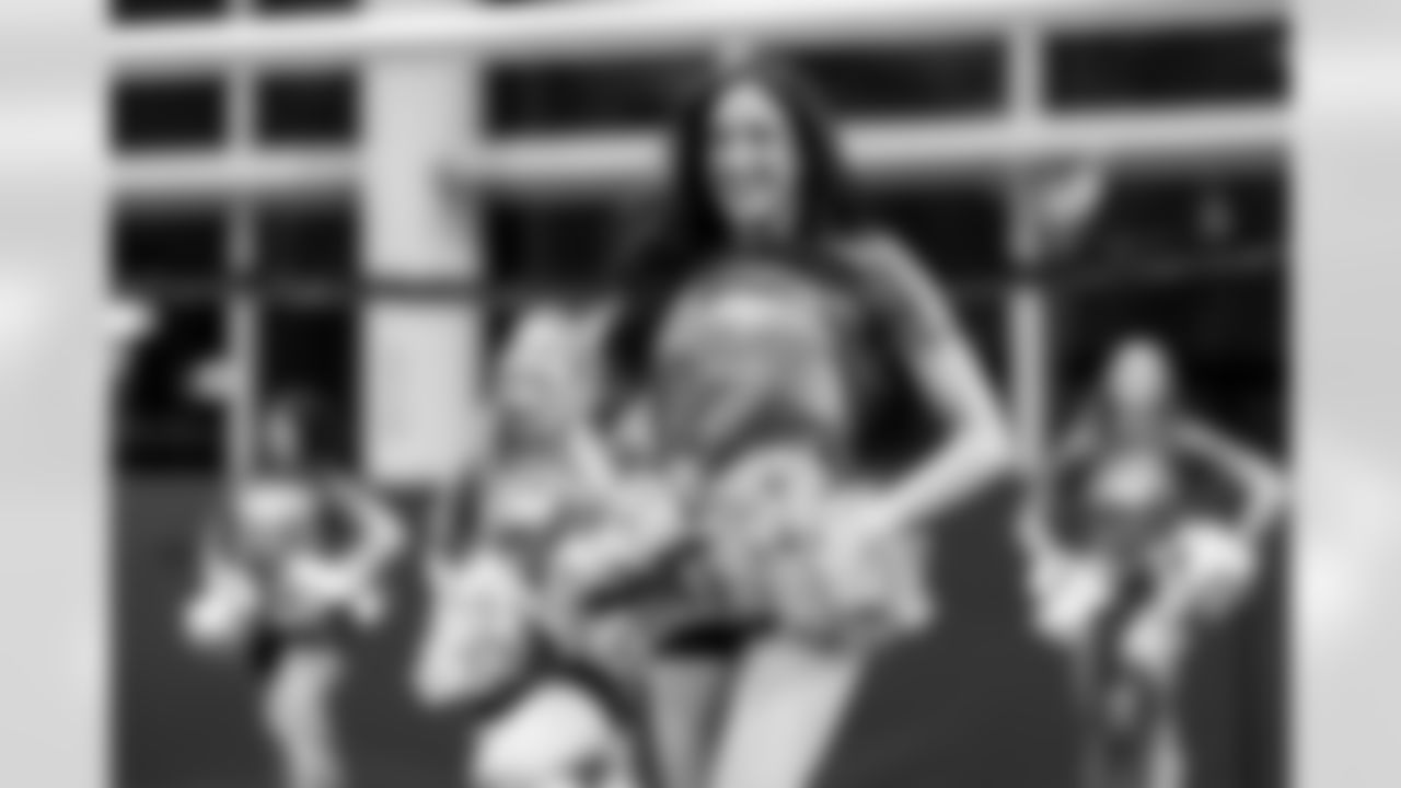 TAMPA, FL - November 06, 2025 - Tampa Bay Buccaneers Cheerleaders during Field Rehearsal at AdventHealth Training Center. Photo By Tori Richman/Tampa Bay Buccaneers