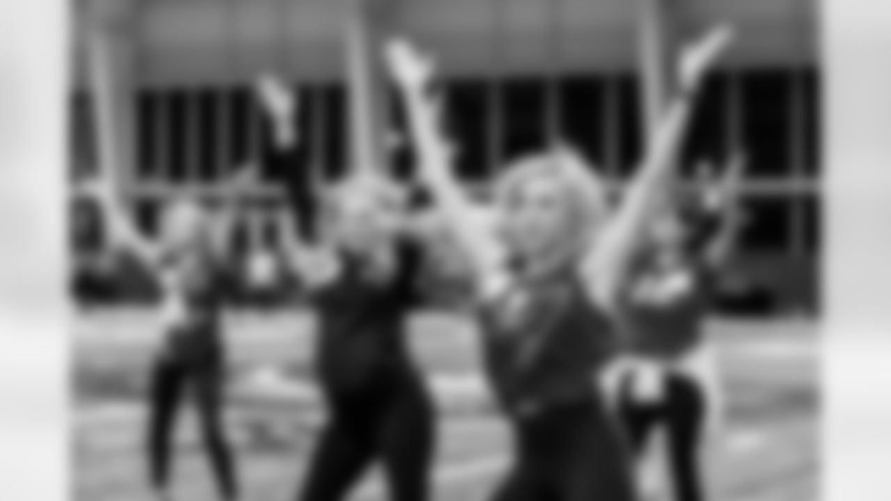 TAMPA, FL - November 19, 2025 - Tampa Bay Buccaneers Cheerleaders and Alumni during Field Rehearsal at AdventHealth Training Center. Photo By Tori Richman/Tampa Bay Buccaneers