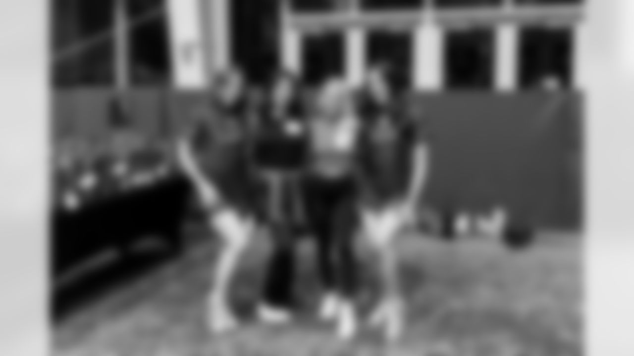 TAMPA, FL - November 19, 2025 - Tampa Bay Buccaneers Cheerleaders and Alumni during Field Rehearsal at AdventHealth Training Center. Photo By Tori Richman/Tampa Bay Buccaneers