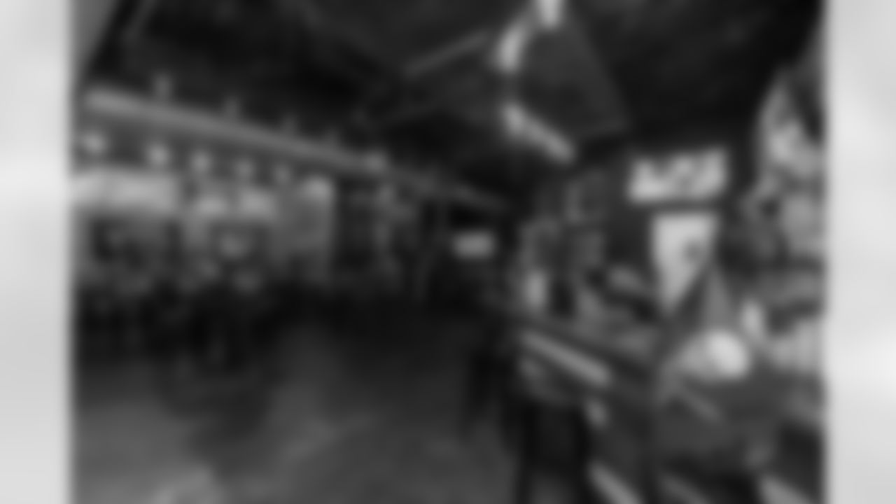 ST. PETERSBURG, FL - November 13, 2025 - "Bucs Run" Raise The Flags event with Pinellas Run Club at Park & Rec in St. Petersburg. Photo By Doug DeFelice/Tampa Bay Buccaneers