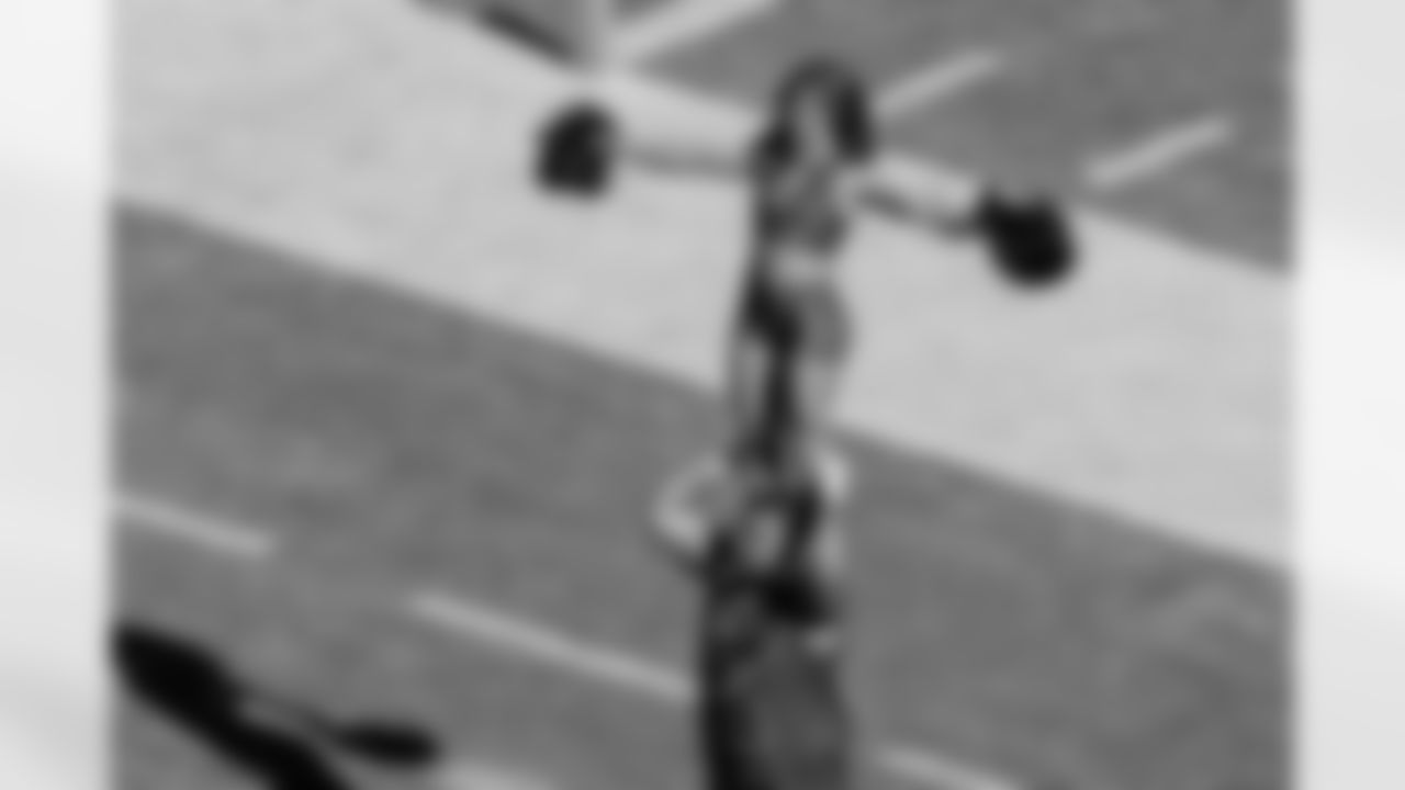 TAMPA, FL - November 30, 2025 - Tampa Bay Buccaneers Cheerleaders during the game between the Arizona Cardinals and Tampa Bay Buccaneers. The Bucs won the game, 20-17. Photo By Mike Carlson/Tampa Bay Buccaneers