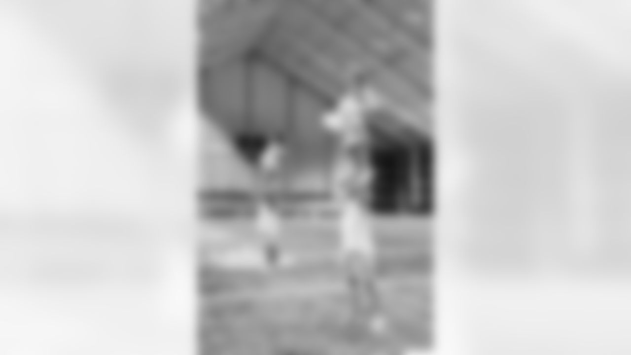 TAMPA, FL - December 09, 2025 - Tampa Bay Buccaneers Cheerleaders during Field Rehearsal at AdventHealth Training Center. Photo By Tori Richman/Tampa Bay Buccaneers