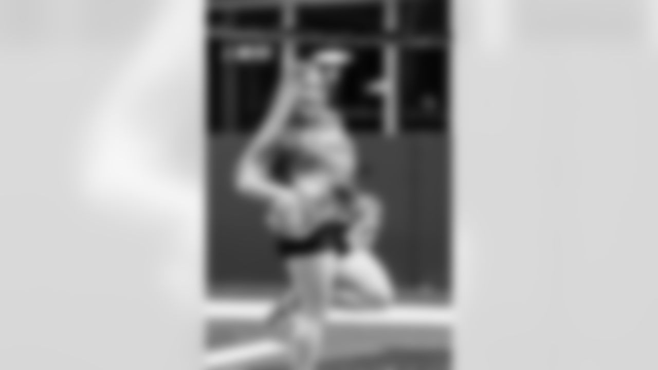 TAMPA, FL - November 06, 2025 - Tampa Bay Buccaneers Cheerleaders during Field Rehearsal at AdventHealth Training Center. Photo By Tori Richman/Tampa Bay Buccaneers