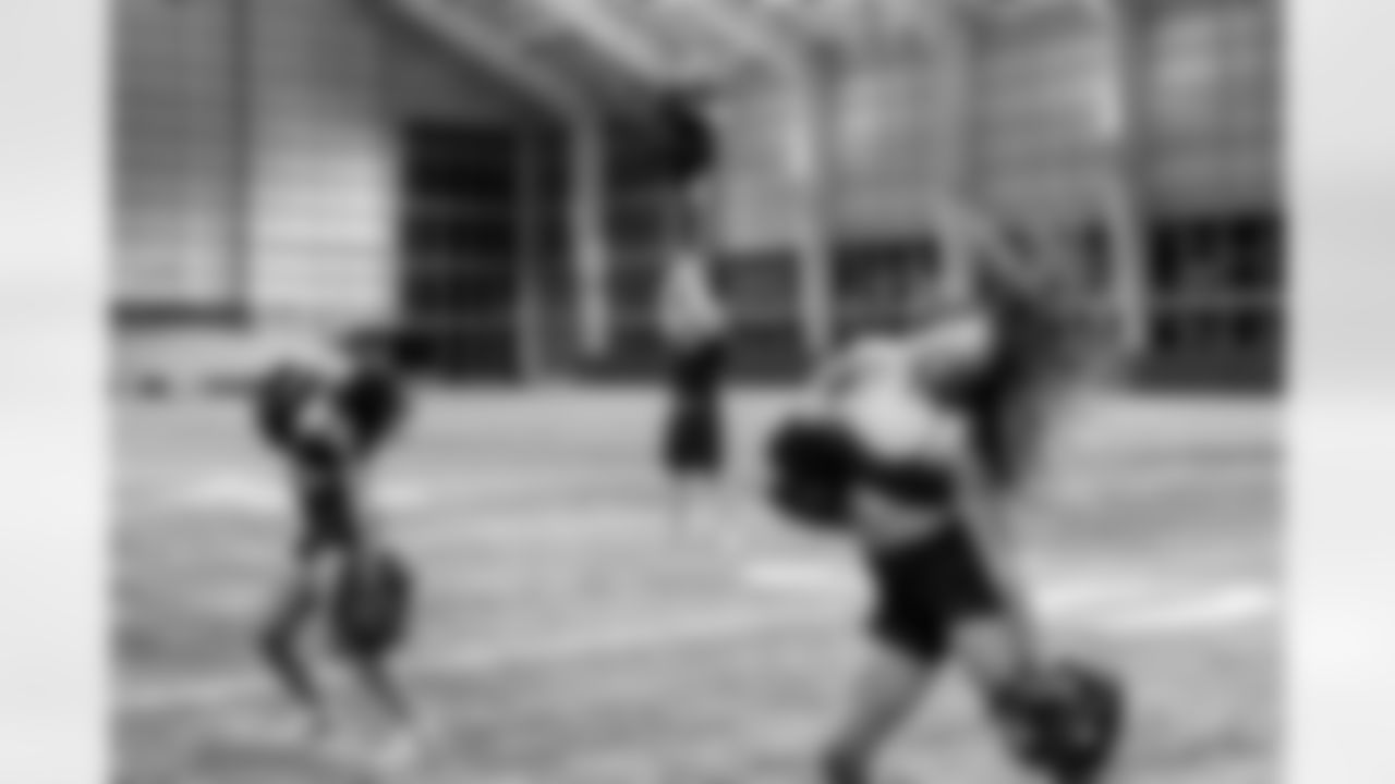 TAMPA, FL - November 20, 2025 - Tampa Bay Buccaneers Cheerleaders during Field Rehearsal at AdventHealth Training Center. Photo By Tori Richman/Tampa Bay Buccaneers