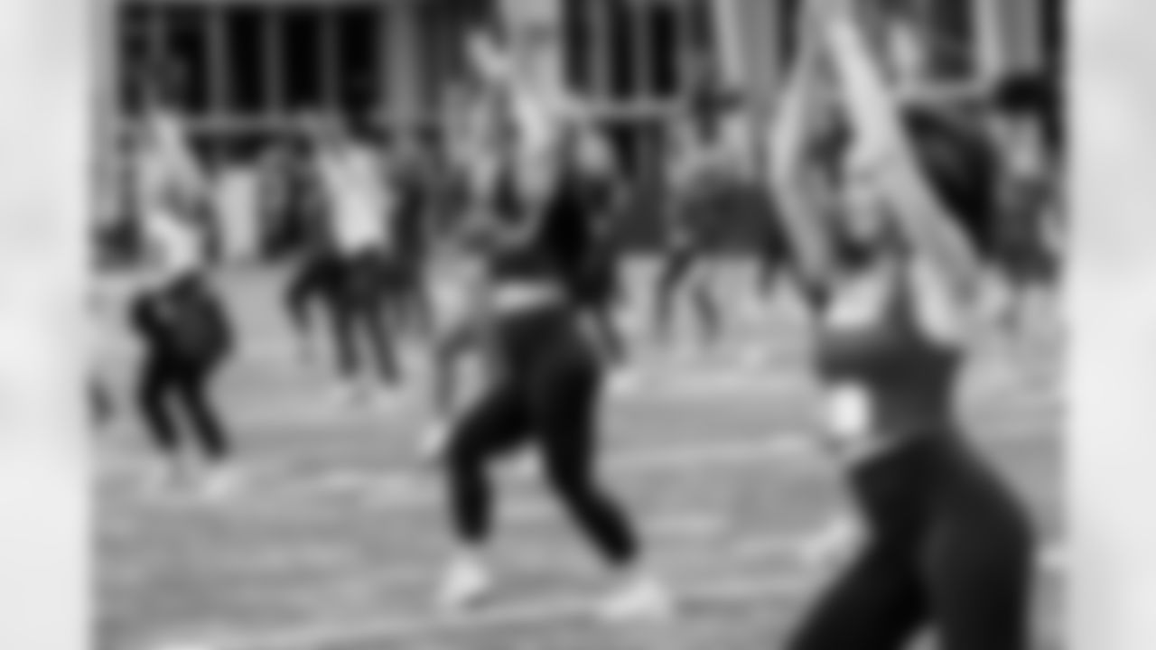 TAMPA, FL - November 19, 2025 - Tampa Bay Buccaneers Cheerleaders and Alumni during Field Rehearsal at AdventHealth Training Center. Photo By Tori Richman/Tampa Bay Buccaneers