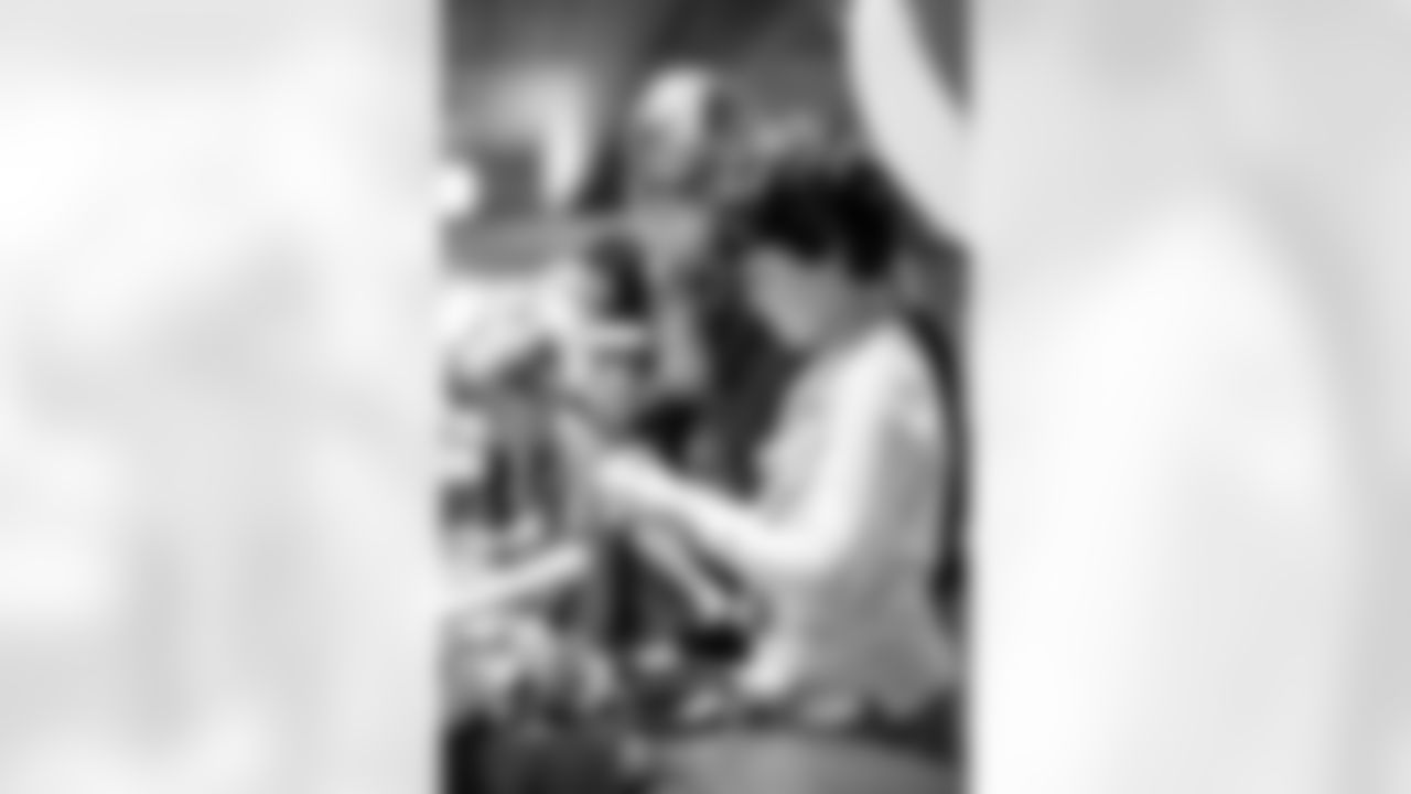 TAMPA, FL - December 15, 2025 - The Tampa Bay Buccaneers offensive line hosts the annual 'O-Line Lights Up Christmas' event providing holiday shopping sprees for local children. Photo By Kyle Zedaker/Tampa Bay Buccaneers