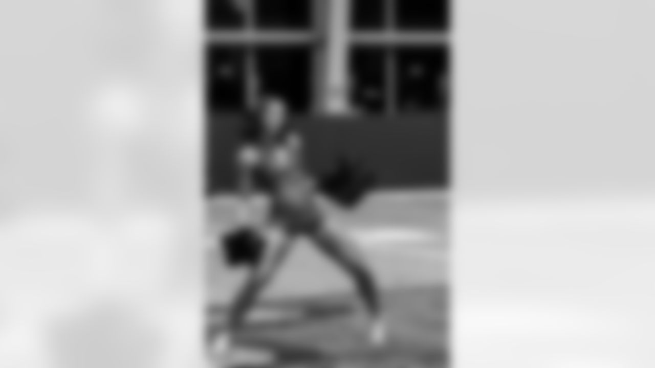 TAMPA, FL - January 02, 2026 - Tampa Bay Buccaneers Cheerleaders field rehearsal at AdventHealth Training Center. Photo By Tori Richman/Tampa Bay Buccaneers