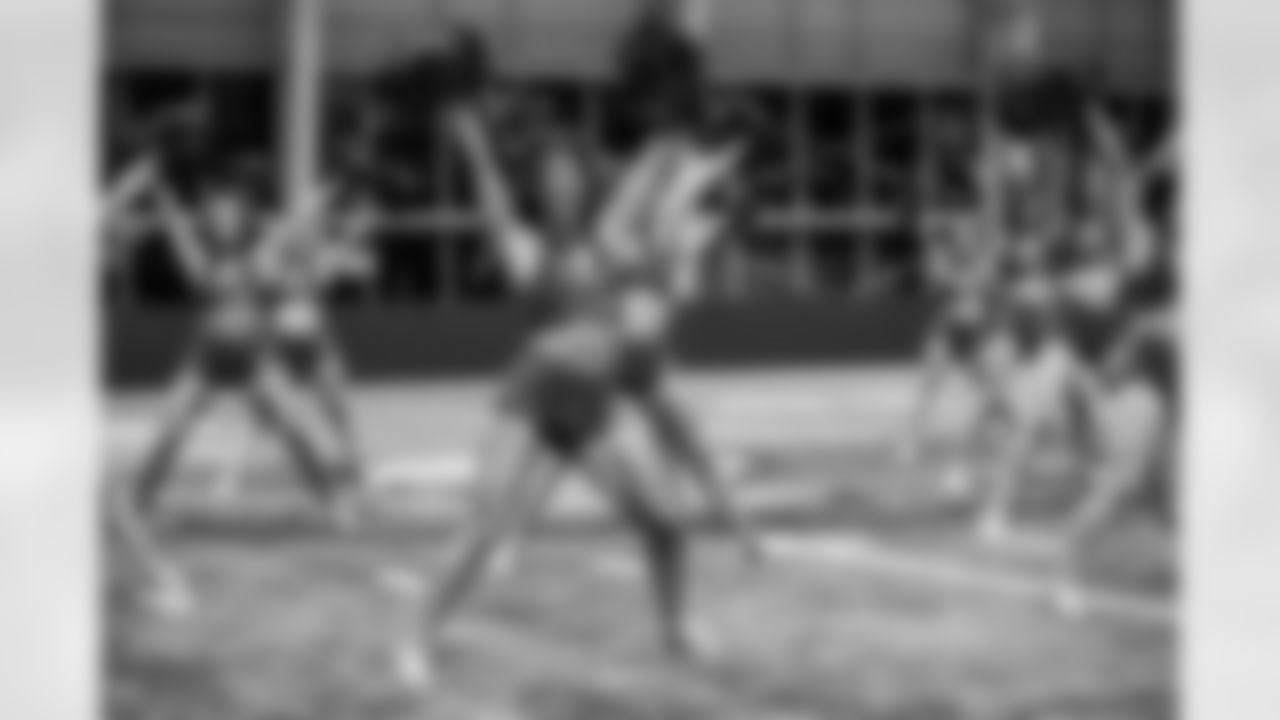 TAMPA, FL - January 02, 2026 - Tampa Bay Buccaneers Cheerleaders field rehearsal at AdventHealth Training Center. Photo By Tori Richman/Tampa Bay Buccaneers