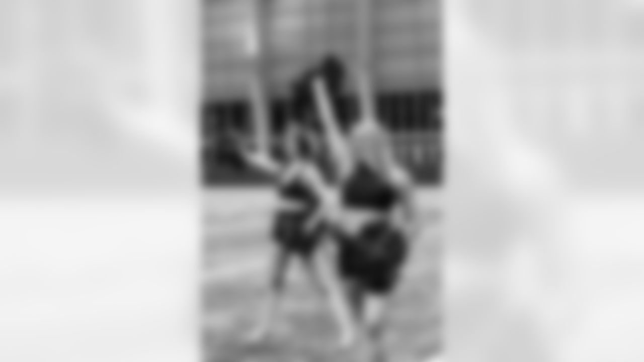 TAMPA, FL - November 20, 2025 - Tampa Bay Buccaneers Cheerleaders during Field Rehearsal at AdventHealth Training Center. Photo By Tori Richman/Tampa Bay Buccaneers