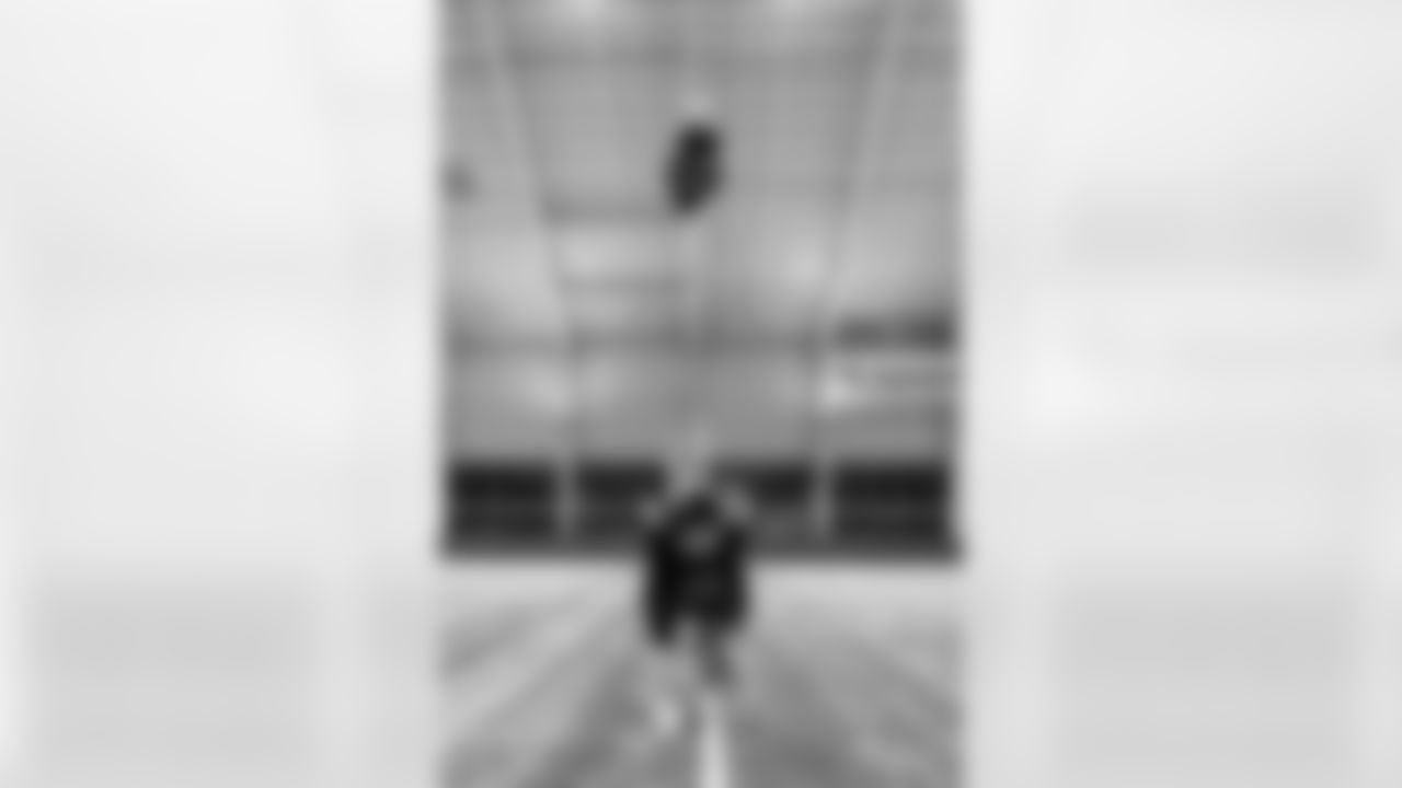 TAMPA, FL - December 04, 2025 - Tampa Bay Buccaneers Cheerleaders field rehearsal at AdventHealth Training Center. Photo By Tori Richman/Tampa Bay Buccaneers