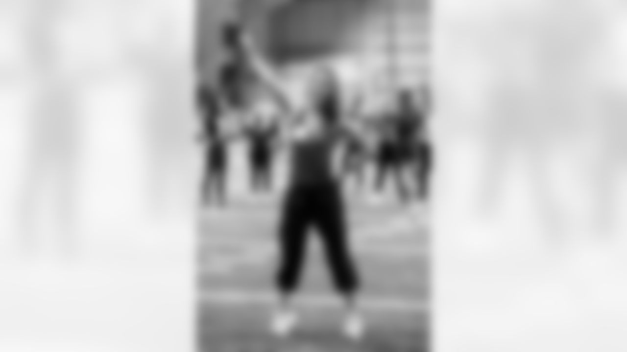 TAMPA, FL - November 19, 2025 - Tampa Bay Buccaneers Cheerleaders and Alumni during Field Rehearsal at AdventHealth Training Center. Photo By Tori Richman/Tampa Bay Buccaneers