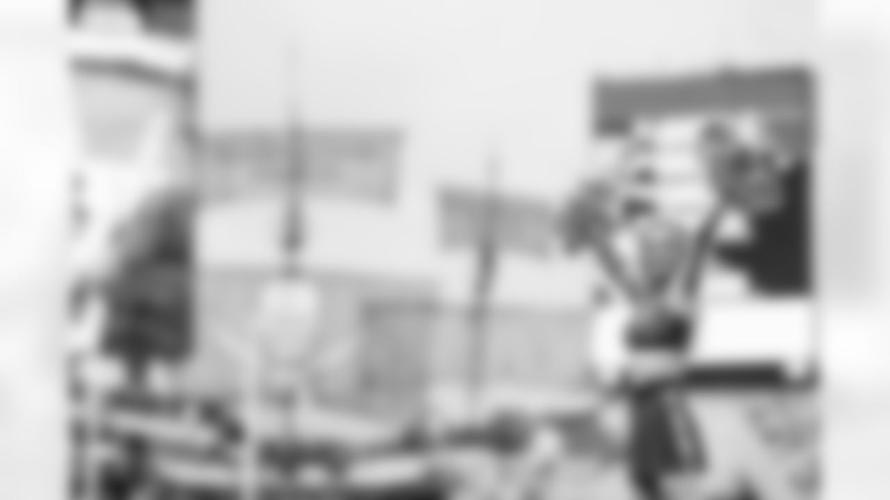 TAMPA, FL - November 09, 2025 - Tampa Bay Buccaneers Cheerleaders before the game between the New England Patriots and Tampa Bay Buccaneers. The Bucs lost the game, 28-23. Photo By Kyle Zedaker/Tampa Bay Buccaneers