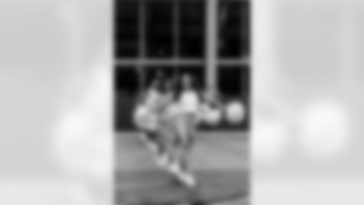 TAMPA, FL - December 09, 2025 - Tampa Bay Buccaneers Cheerleaders during Field Rehearsal at AdventHealth Training Center. Photo By Tori Richman/Tampa Bay Buccaneers