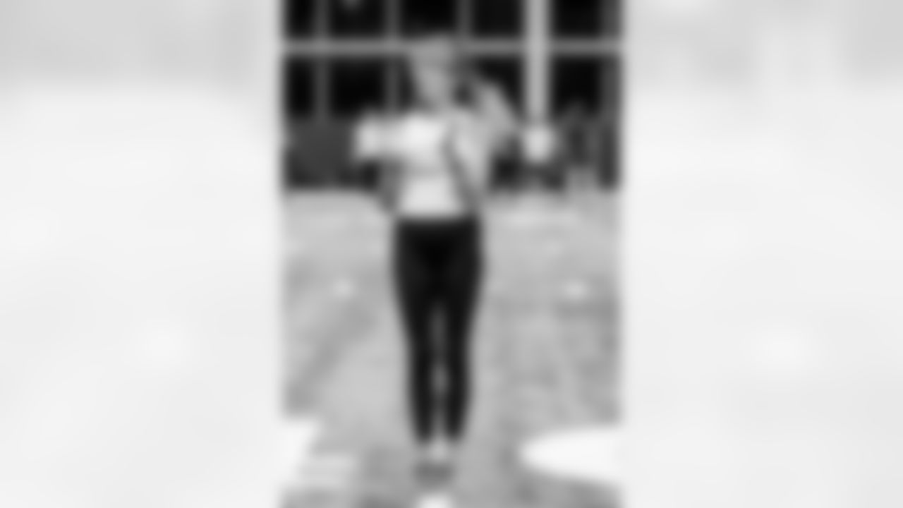 TAMPA, FL - November 19, 2025 - Tampa Bay Buccaneers Cheerleaders and Alumni during Field Rehearsal at AdventHealth Training Center. Photo By Tori Richman/Tampa Bay Buccaneers