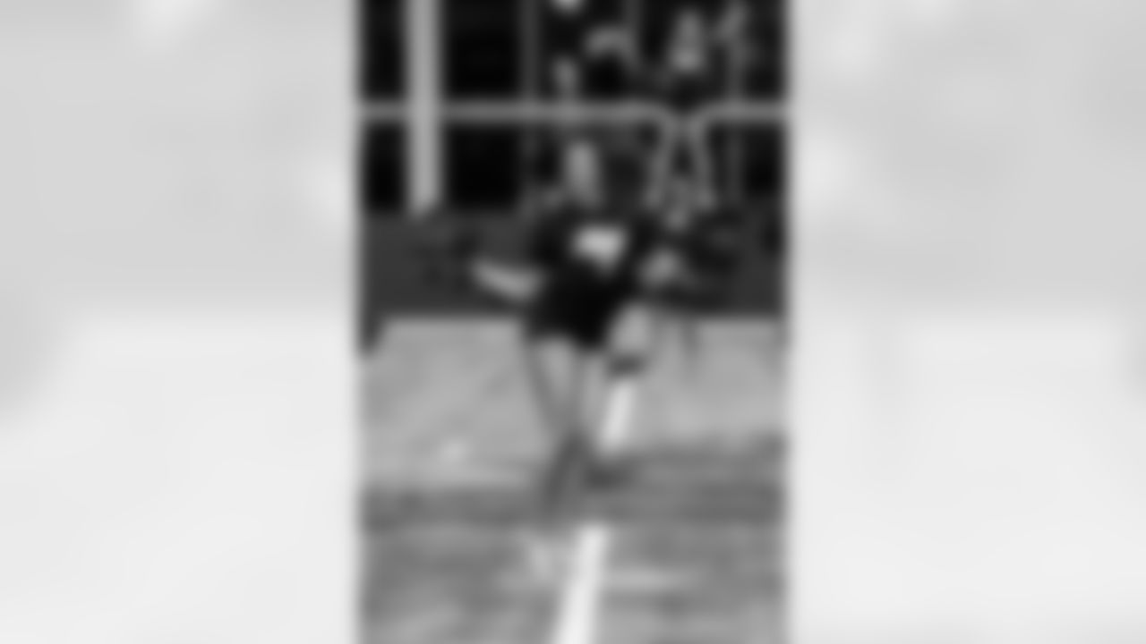 TAMPA, FL - December 04, 2025 - Tampa Bay Buccaneers Cheerleaders field rehearsal at AdventHealth Training Center. Photo By Tori Richman/Tampa Bay Buccaneers