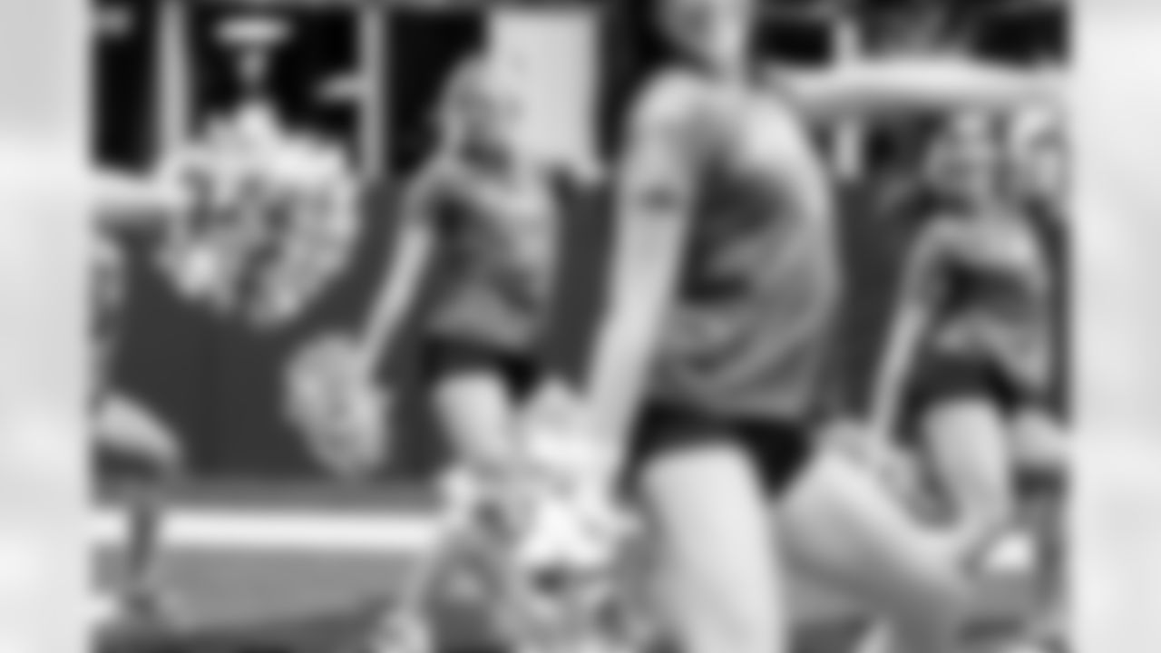 TAMPA, FL - November 06, 2025 - Tampa Bay Buccaneers Cheerleaders during Field Rehearsal at AdventHealth Training Center. Photo By Tori Richman/Tampa Bay Buccaneers