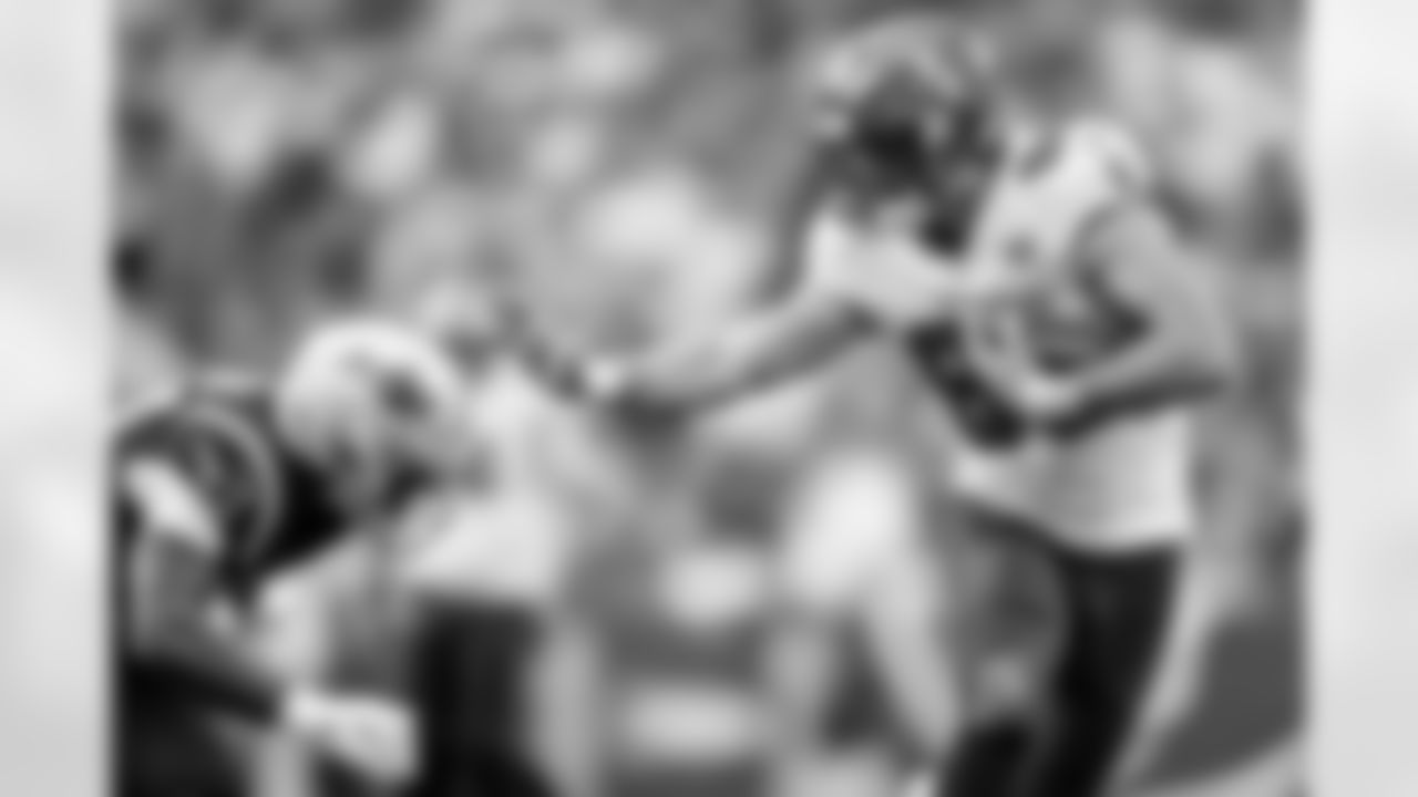 TAMPA, FL - November 09, 2025 - Tight End Cade Otton #88 of the Tampa Bay Buccaneers during the game between the New England Patriots and Tampa Bay Buccaneers. The Bucs lost the game, 28-23. Photo By Doug DeFelice/Tampa Bay Buccaneers