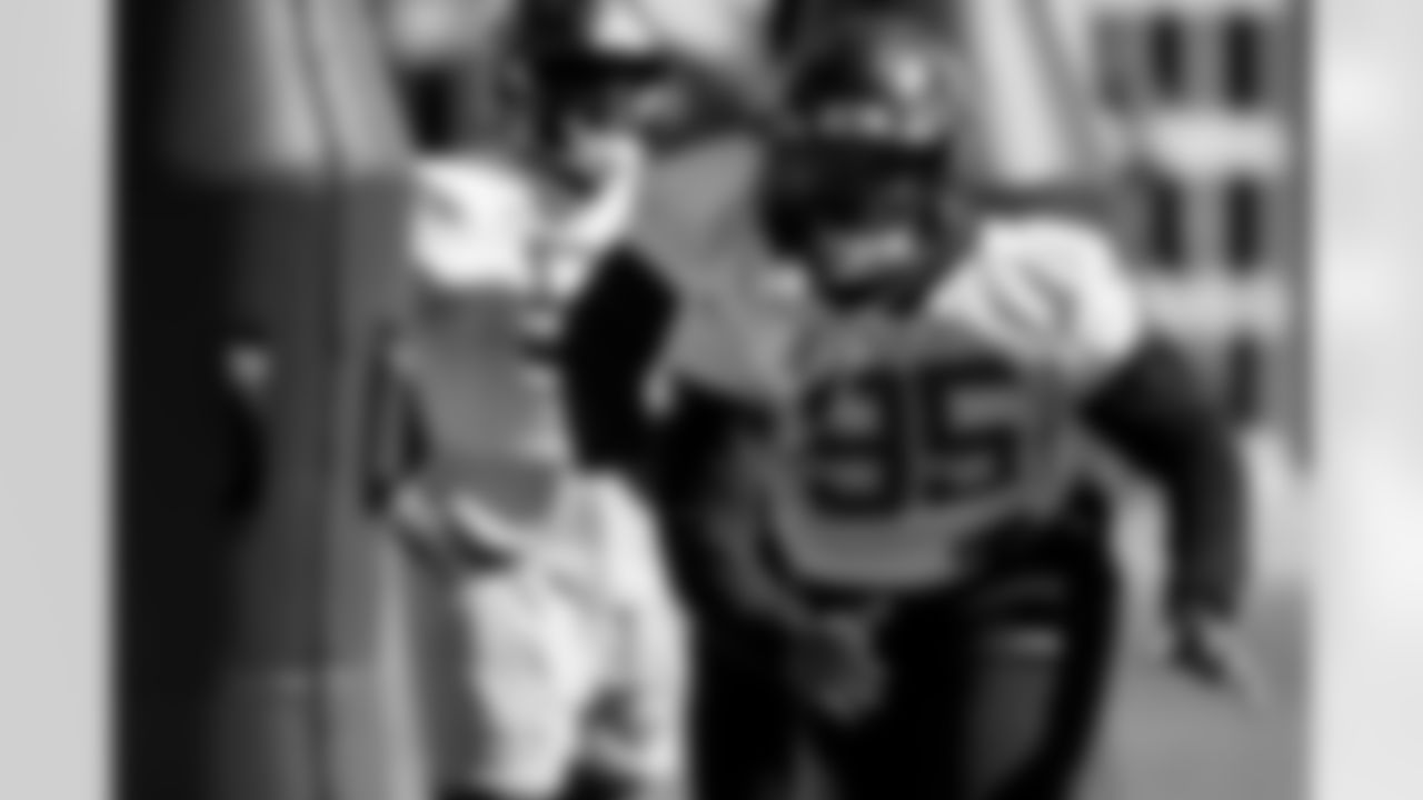 TAMPA, FL - November 13, 2025 - Defensive Lineman Elijah Roberts #95 of the Tampa Bay Buccaneers during practice at AdventHealth Training Center. Photo By Kyle Zedaker/Tampa Bay Buccaneers