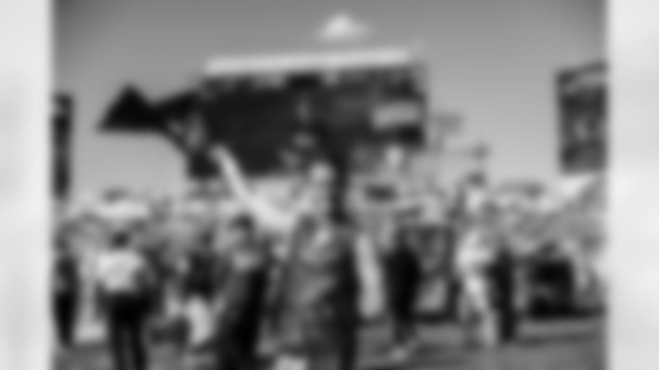 TAMPA, FL - November 30, 2025 - Tampa Bay Buccaneers Cheerleaders during the game between the Arizona Cardinals and Tampa Bay Buccaneers. The Bucs won the game, 20-17. Photo By Tori Richman/Tampa Bay Buccaneers