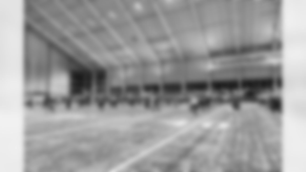 TAMPA, FL - November 19, 2025 - Tampa Bay Buccaneers Cheerleaders and Alumni during Field Rehearsal at AdventHealth Training Center. Photo By Tori Richman/Tampa Bay Buccaneers