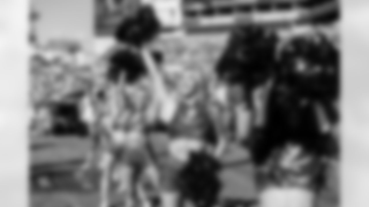 TAMPA, FL - November 30, 2025 - Tampa Bay Buccaneers Cheerleaders during the game between the Arizona Cardinals and Tampa Bay Buccaneers. The Bucs won the game, 20-17. Photo By Tori Richman/Tampa Bay Buccaneers