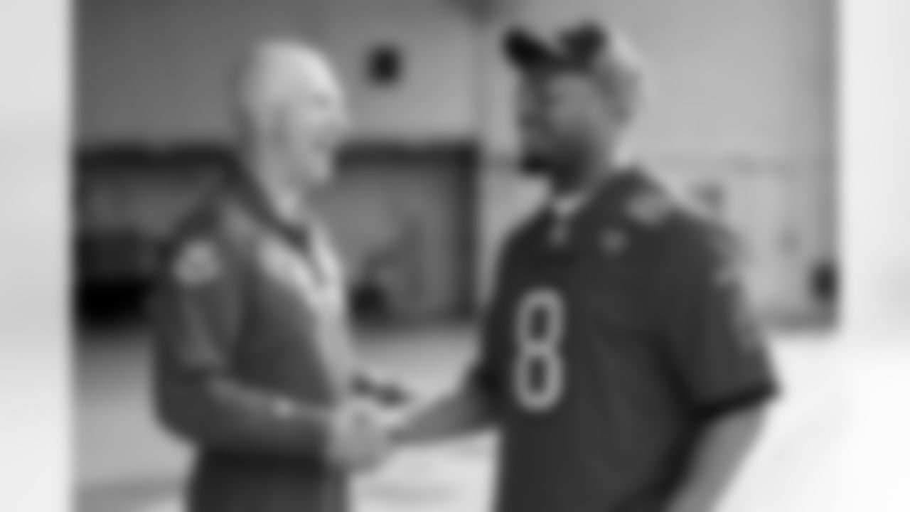 TAMPA, FL - December 02, 2025 - Colonel Edward V. Szczepanik and Inside Linebacker SirVocea Dennis #8 of the Tampa Bay Buccaneers during a visit to MacDill Air Force Base. Photo By Kyle Zedaker/Tampa Bay Buccaneers