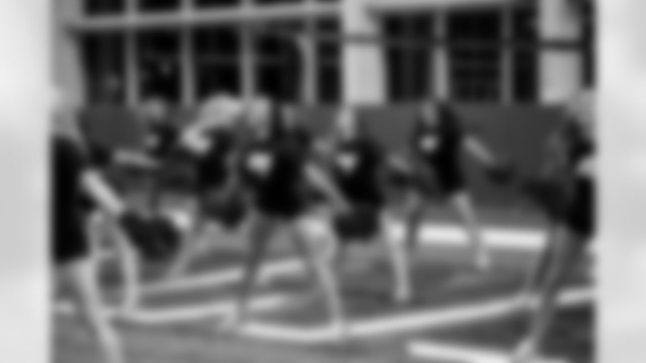 TAMPA, FL - December 04, 2025 - Tampa Bay Buccaneers Cheerleaders field rehearsal at AdventHealth Training Center. Photo By Tori Richman/Tampa Bay Buccaneers