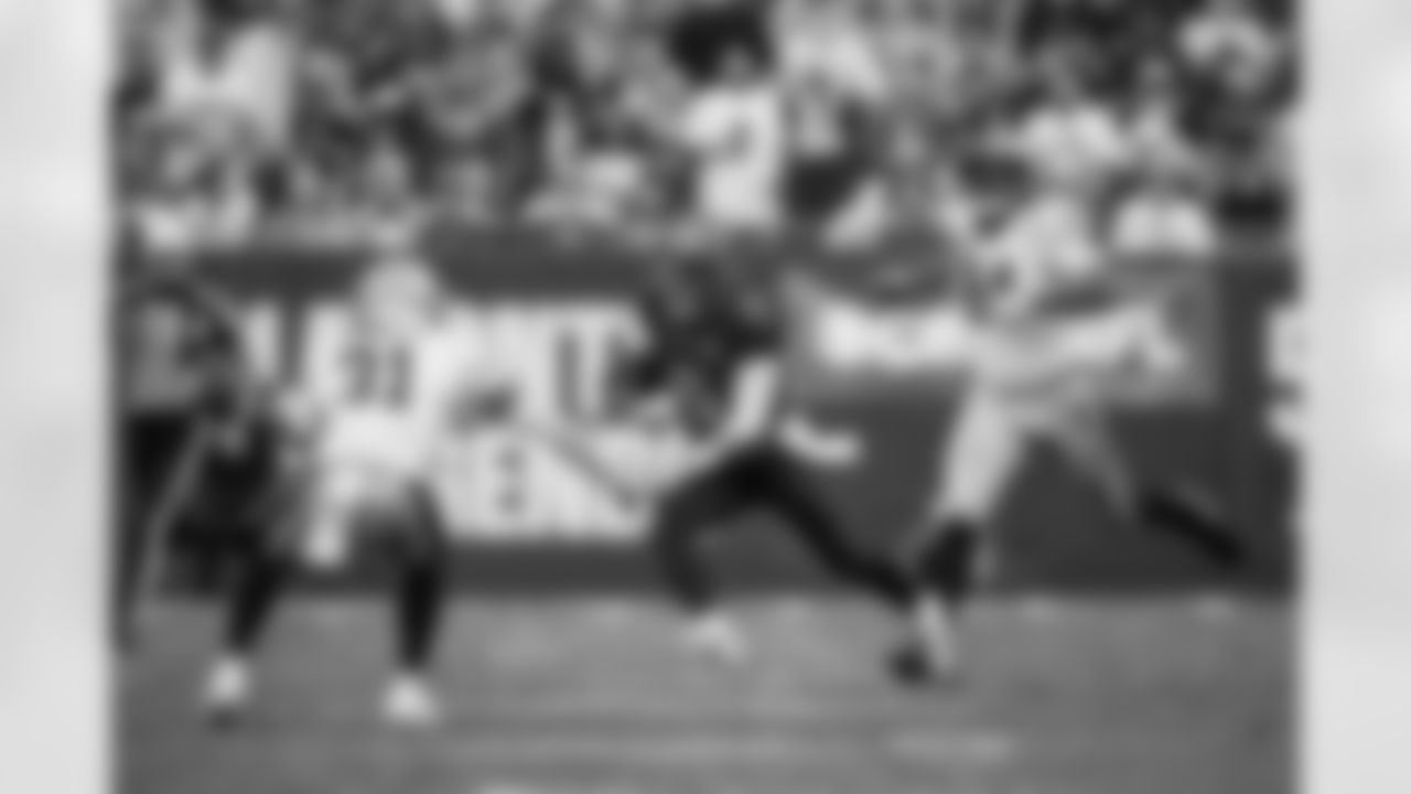 TAMPA, FL - December 07, 2025 - The Tampa Bay Buccaneers and New Orleans Saints during a regular season game at Raymond James Stadium. The Bucs lost the game, 24-20. Photo By Tori Richman/Tampa Bay Buccaneers