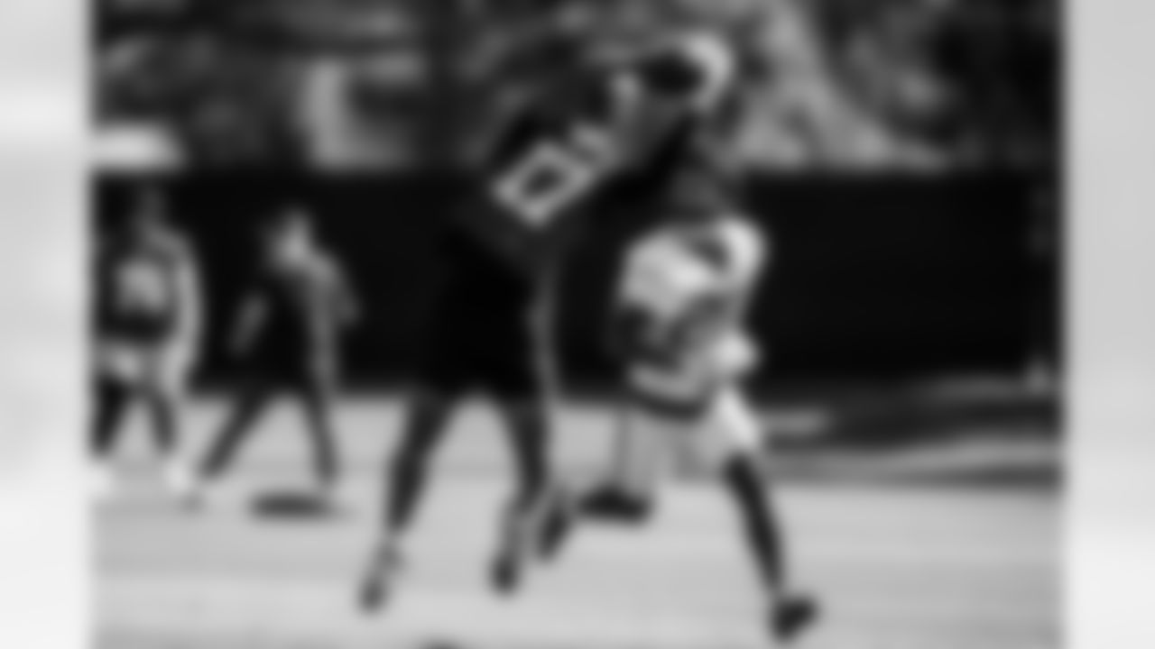 TAMPA, FL - November 20, 2025 - Wide Receiver Sterling Shepard #17 of the Tampa Bay Buccaneers during practice at AdventHealth Training Center. Photo By Tori Richman/Tampa Bay Buccaneers