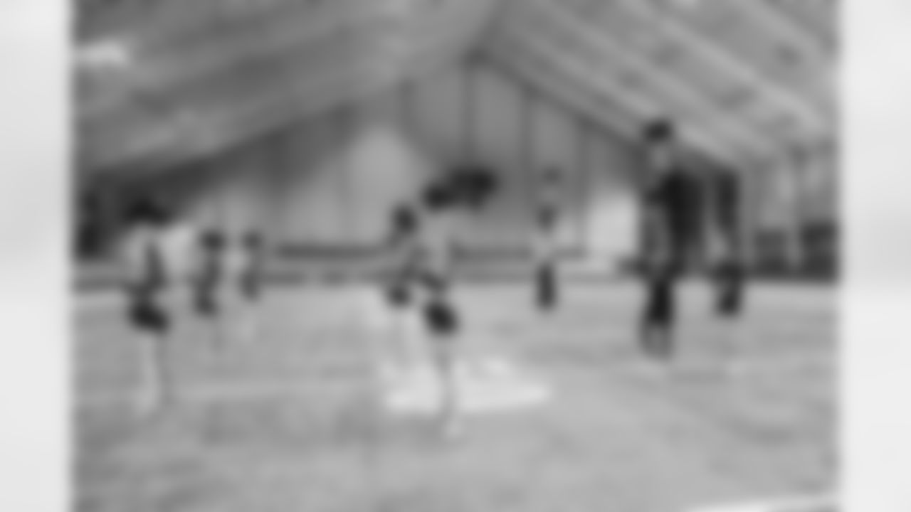 TAMPA, FL - November 20, 2025 - Tampa Bay Buccaneers Cheerleaders during Field Rehearsal at AdventHealth Training Center. Photo By Tori Richman/Tampa Bay Buccaneers